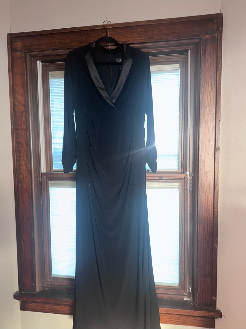 Adrianna Papell Black Long Sleeve Satin-Trim Gown